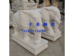 庭院門口裝飾漢白玉大象石雕，戶外