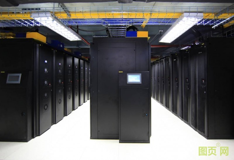 臺(tái)達(dá)易動(dòng)-超越系列微模塊新裝亮相-6