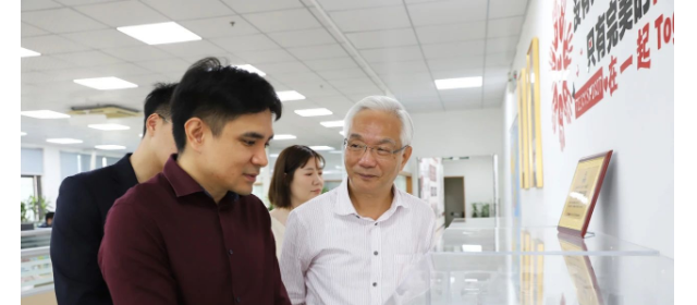 杭州濱江區(qū)副區(qū)長陸文俊等一行蒞臨晶華微調研指導