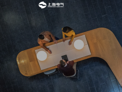 上海電氣風(fēng)電研制成功首套通用大兆瓦盤車工裝現(xiàn)場測試工作