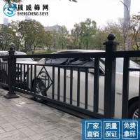 供應(yīng)深圳m型道路隔離圍欄 市政護(hù)欄 揭陽道路安全防撞護(hù)欄價格